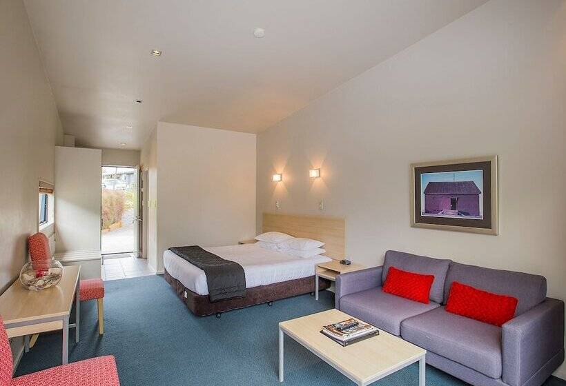 Студио Executive, The Claremont Motel
