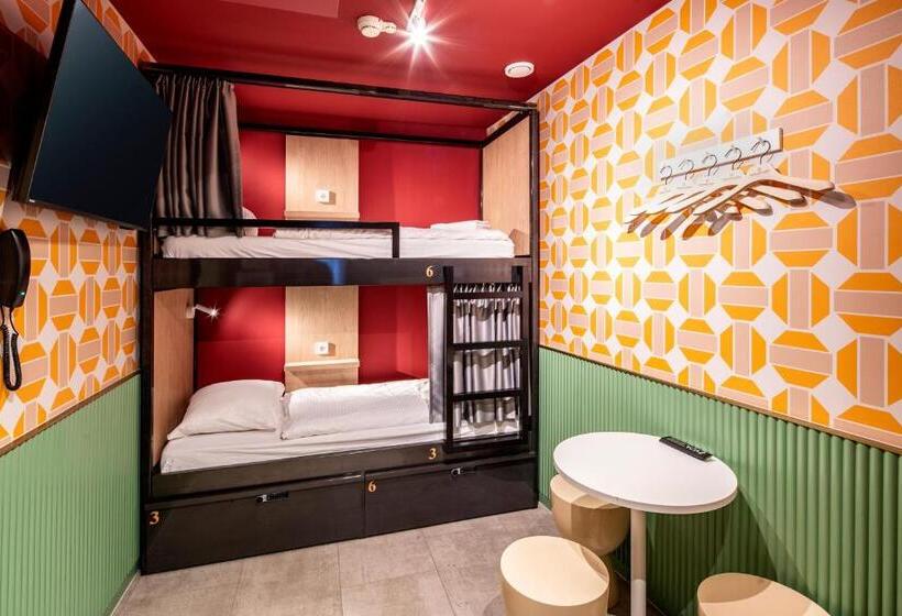 تختخواب در اتاق مشترک, Tourist Inn One Amsterdam