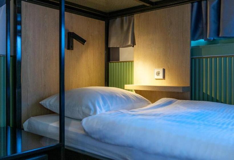 تختخواب در اتاق مشترک, Tourist Inn One Amsterdam