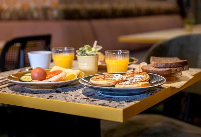 تختخواب در اتاق مشترک, Tourist Inn One Amsterdam