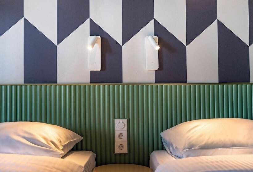 스탠다드 트리플 룸, Tourist Inn One Amsterdam