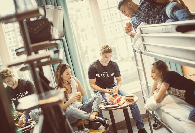 اتاق پایه چهارنفره با سرویس بهداشتی مشترک, Tourist Inn One Amsterdam