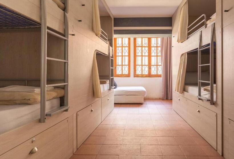 تختخواب در اتاق مشترک, Mambo Tango