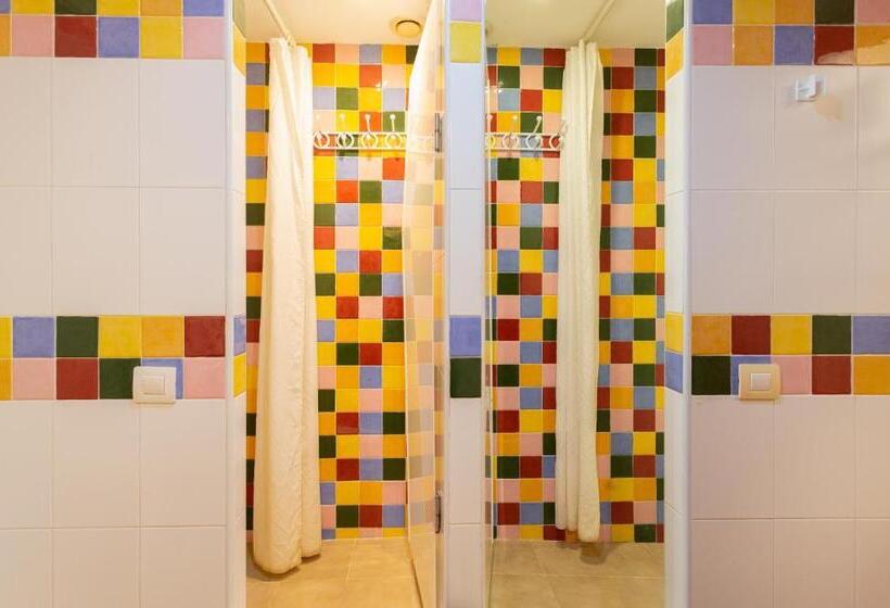 تختخواب در اتاق مشترک, Mambo Tango