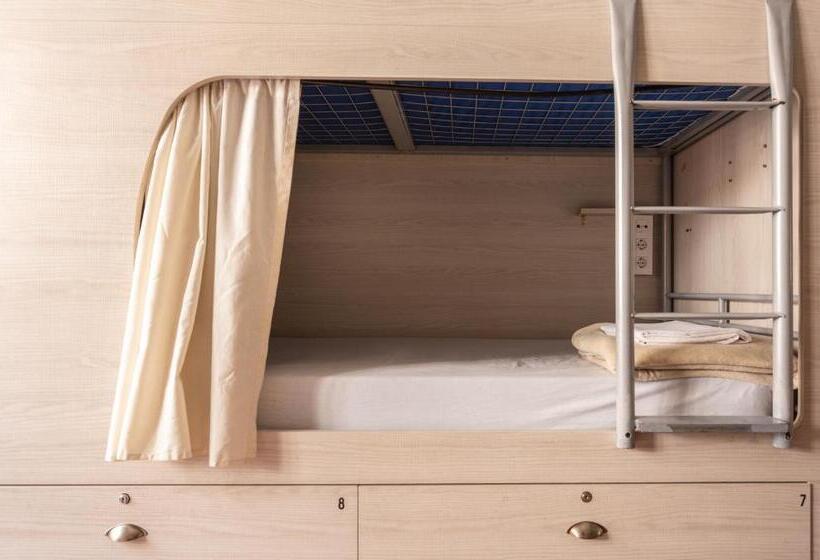 تختخواب در اتاق مشترک, Mambo Tango