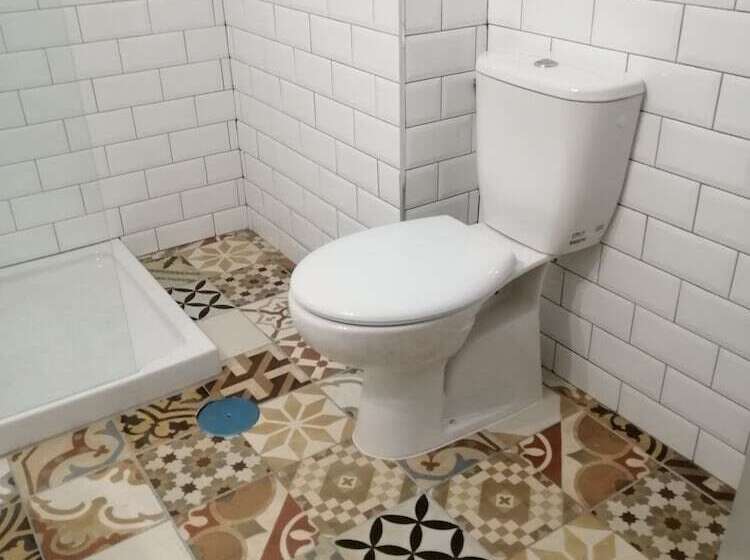 标准单人间共用浴室, Alcaravaneras Hostel