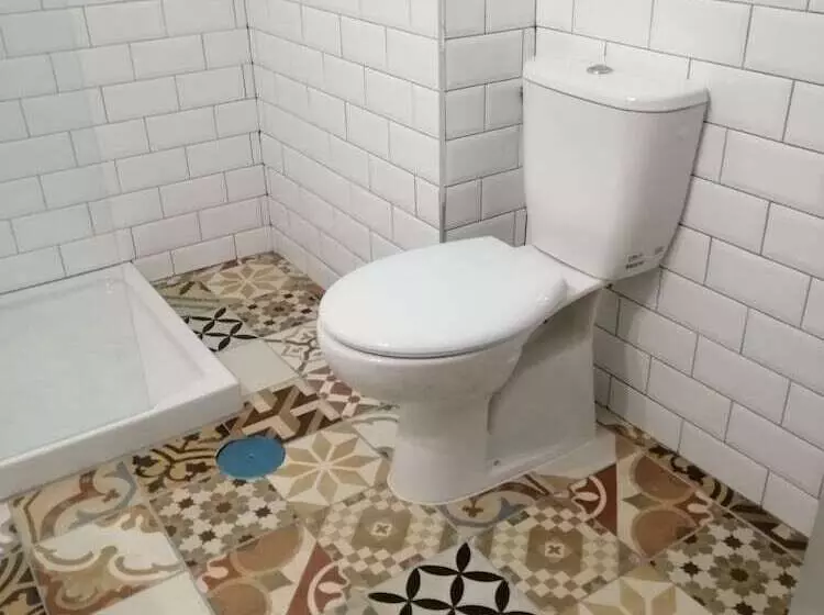 اتاق استاندارد یک تخته با سرویس بهداشتی مشترک, Alcaravaneras Hostel