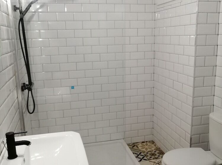 标准单人间共用浴室, Alcaravaneras Hostel