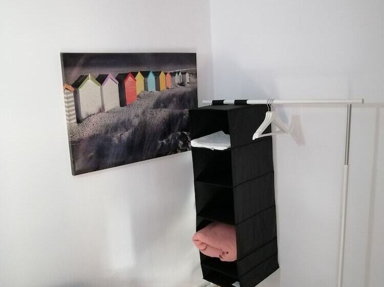 标准单人间共用浴室, Alcaravaneras Hostel