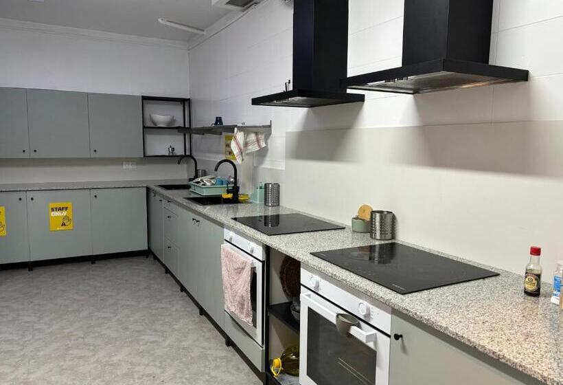 تختخواب در اتاق مشترک, Onefam Les Corts