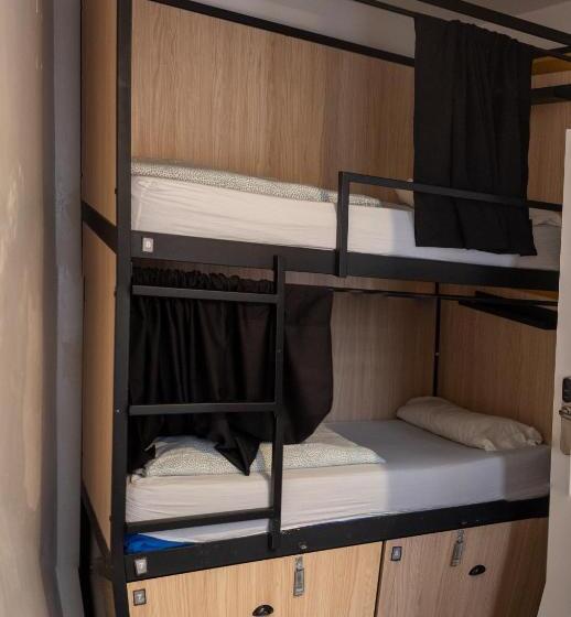 تختخواب در اتاق مشترک, Onefam Les Corts