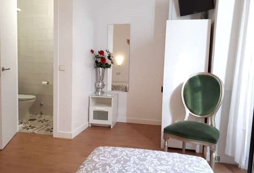 اتاق استاندارد سه نفره, Hostal Casa Chueca
