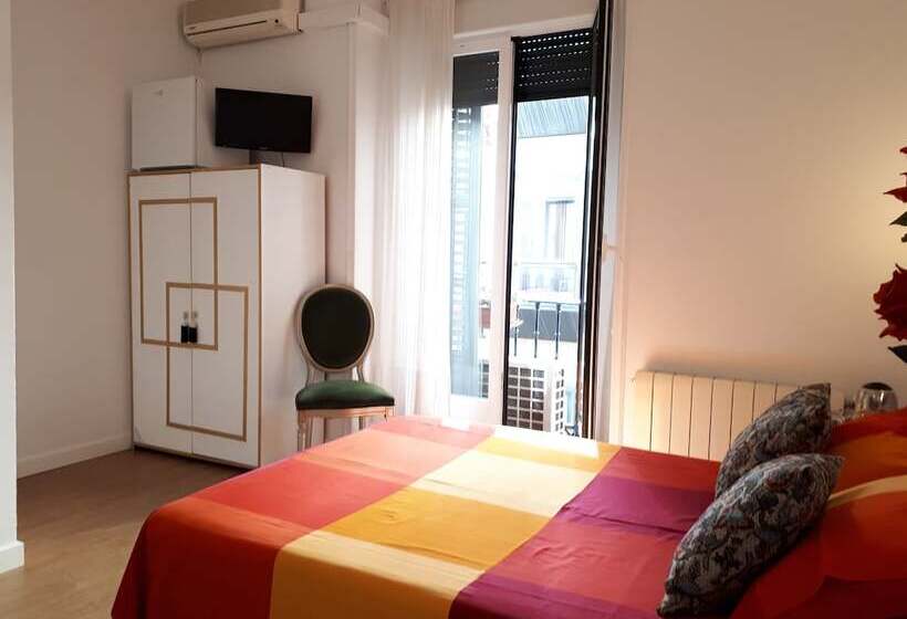 اتاق استاندارد سه نفره, Hostal Casa Chueca
