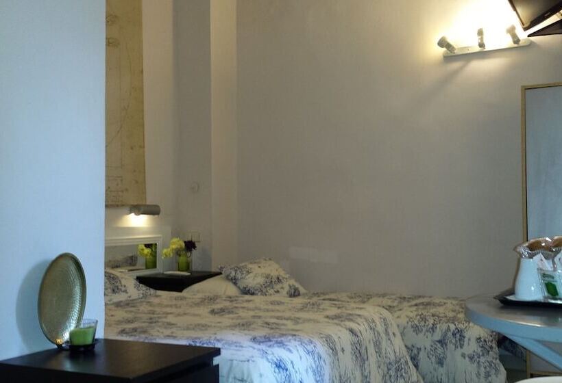 اتاق استاندارد سه نفره, Hostal Casa Chueca