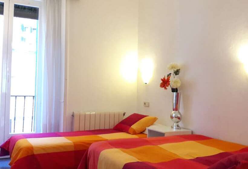 اتاق استاندارد سه نفره, Hostal Casa Chueca