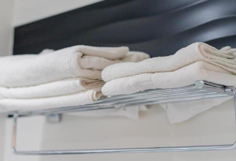 اتاق استاندارد, Hostal Gran Via 44