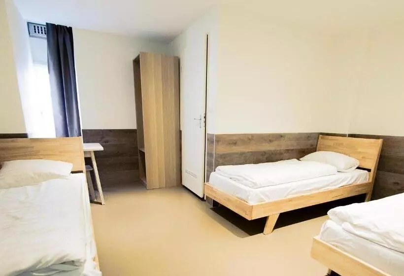 اتاق استاندارد سه نفره, Hostel The Globe