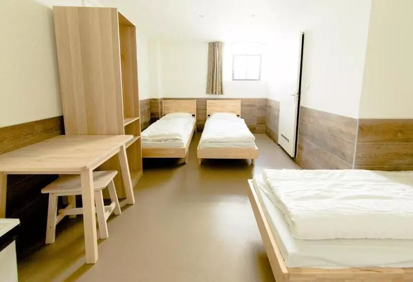 اتاق استاندارد سه نفره, Hostel The Globe