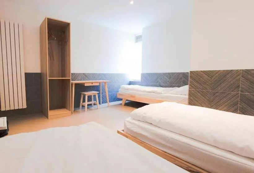 اتاق استاندارد سه نفره, Hostel The Globe