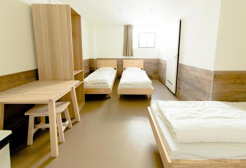 اتاق استاندارد چهار تخته, Hostel The Globe