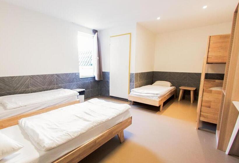 اتاق خانوادگی, Hostel The Globe