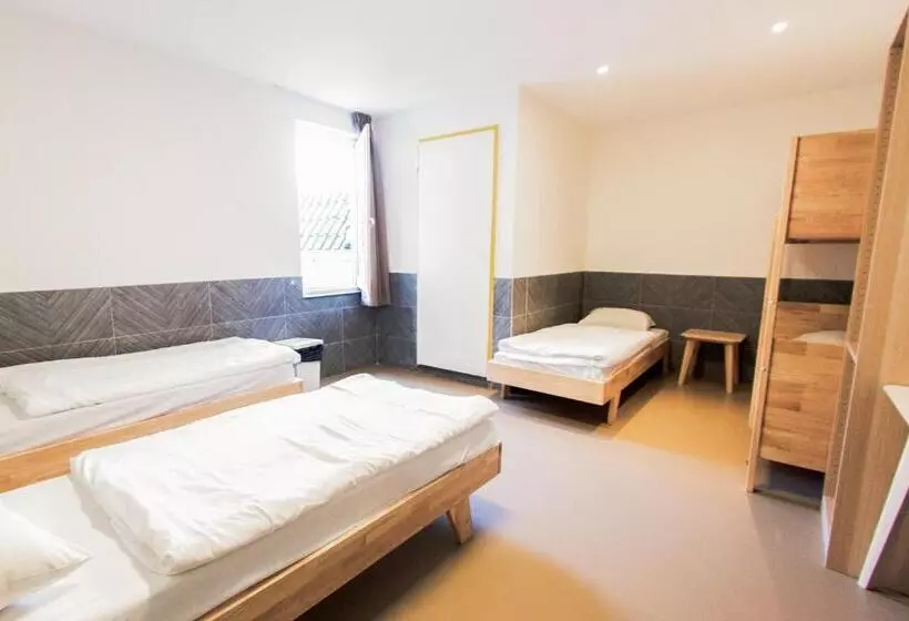 اتاق خانوادگی, Hostel The Globe