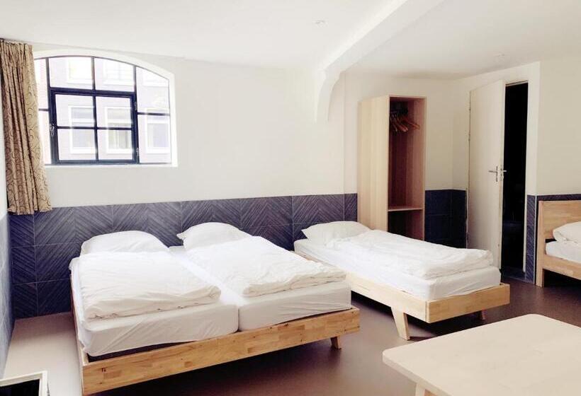 패밀리 룸, Hostel The Globe