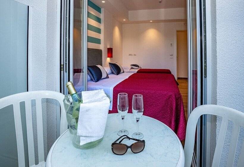 Номер Стандарт Трехместный, Angelina