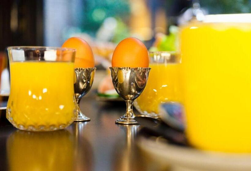 جناح سرير كينج, Diamonds And Pearls