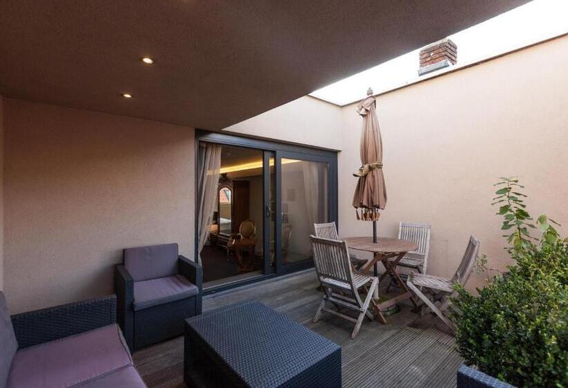 جناح جونيور مزوَّد بتراس, Diamonds And Pearls