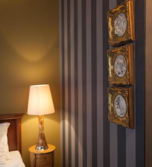 جناح جونيور ذات إطلالة, Diamonds And Pearls