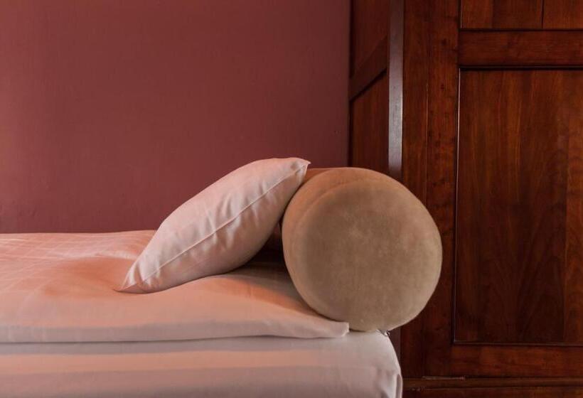 جناح سرير كينج, Diamonds And Pearls