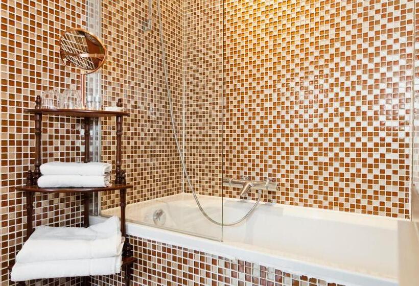 جناح جونيور مزوَّد بتراس, Diamonds And Pearls