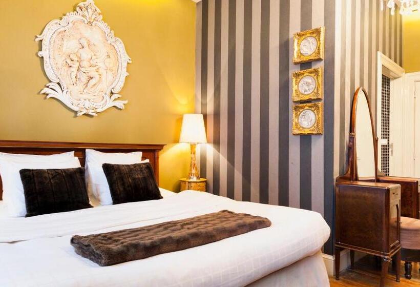 جناح جونيور ذات إطلالة, Diamonds And Pearls