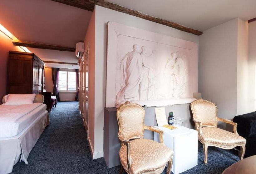 جناح سرير كينج, Diamonds And Pearls