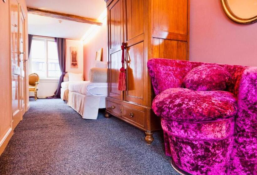 جناح سرير كينج, Diamonds And Pearls