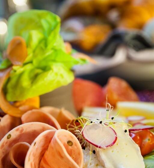 جناح جونيور مزوَّد بتراس, Diamonds And Pearls