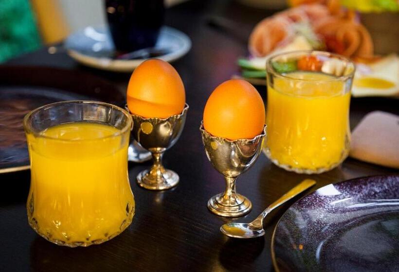 جناح جونيور مزوَّد بتراس, Diamonds And Pearls