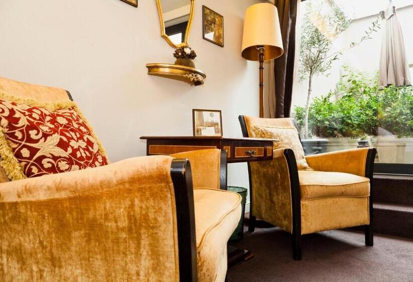 جناح جونيور مزوَّد بتراس, Diamonds And Pearls