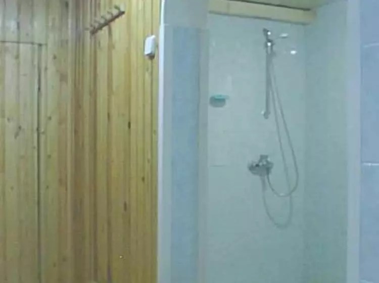 اتاق استاندارد یک تخته با سرویس بهداشتی مشترک, Dorell