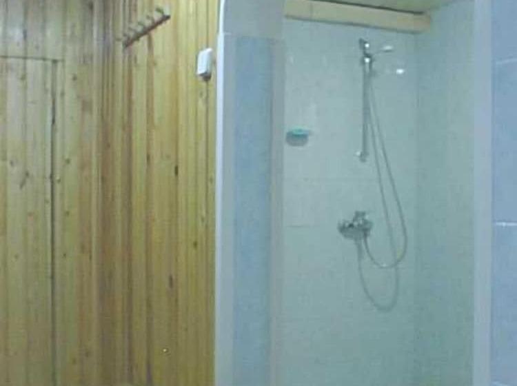 اتاق استاندارد با سرویس بهداشتی مشترک, Dorell