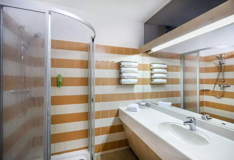 اتاق استاندارد چهار تخته, Jufa Hotel Graz City
