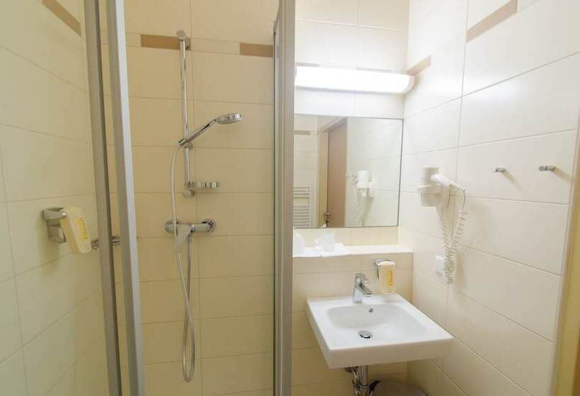 4인용 스탠다드 룸, Jufa Hotel Graz City