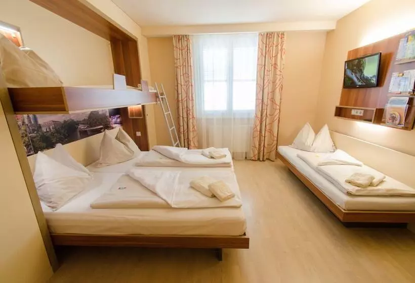 اتاق استاندارد چهار تخته, Jufa Hotel Graz City
