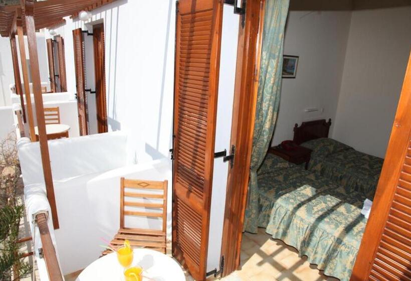 اتاق سوپریور با چشمانداز دریا, Maistrali