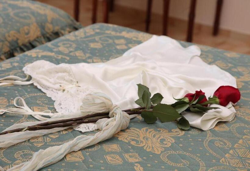 اتاق سوپریور با چشمانداز دریا, Maistrali