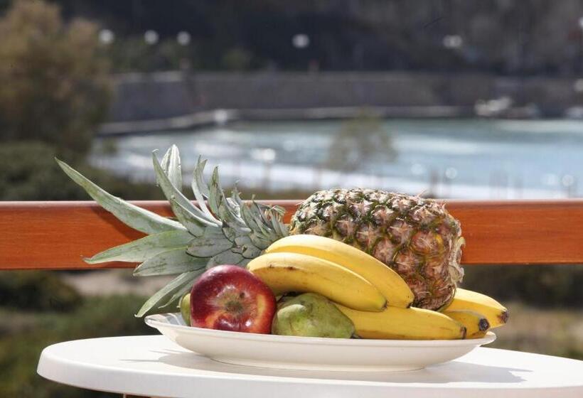 اتاق سوپریور با چشمانداز دریا, Maistrali