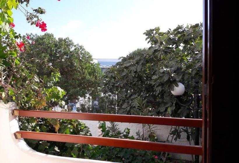 اتاق استاندارد با چشمانداز باغ, Maistrali