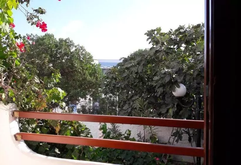 اتاق استاندارد با چشم‌انداز باغ, Maistrali