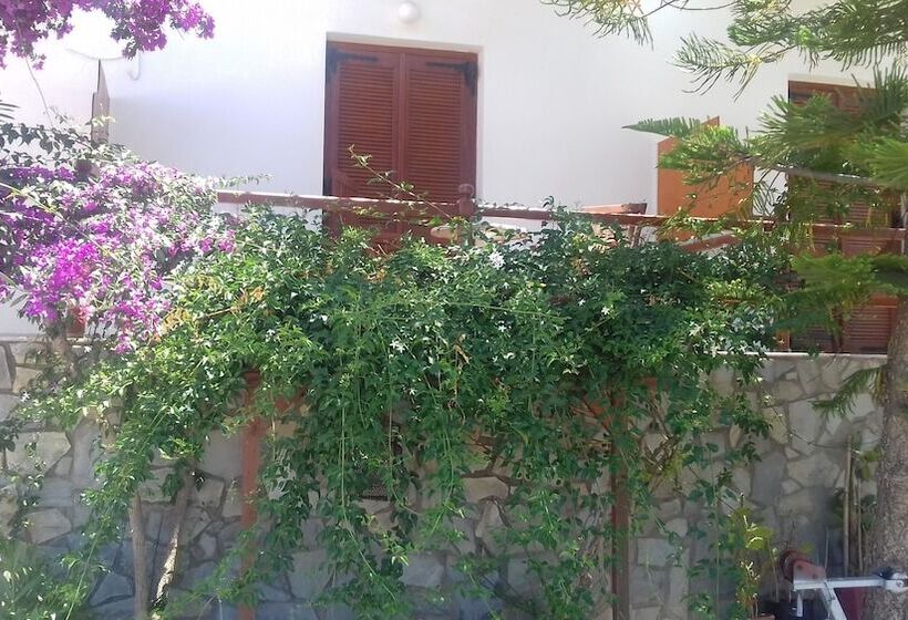 اتاق استاندارد با چشمانداز دریا, Maistrali